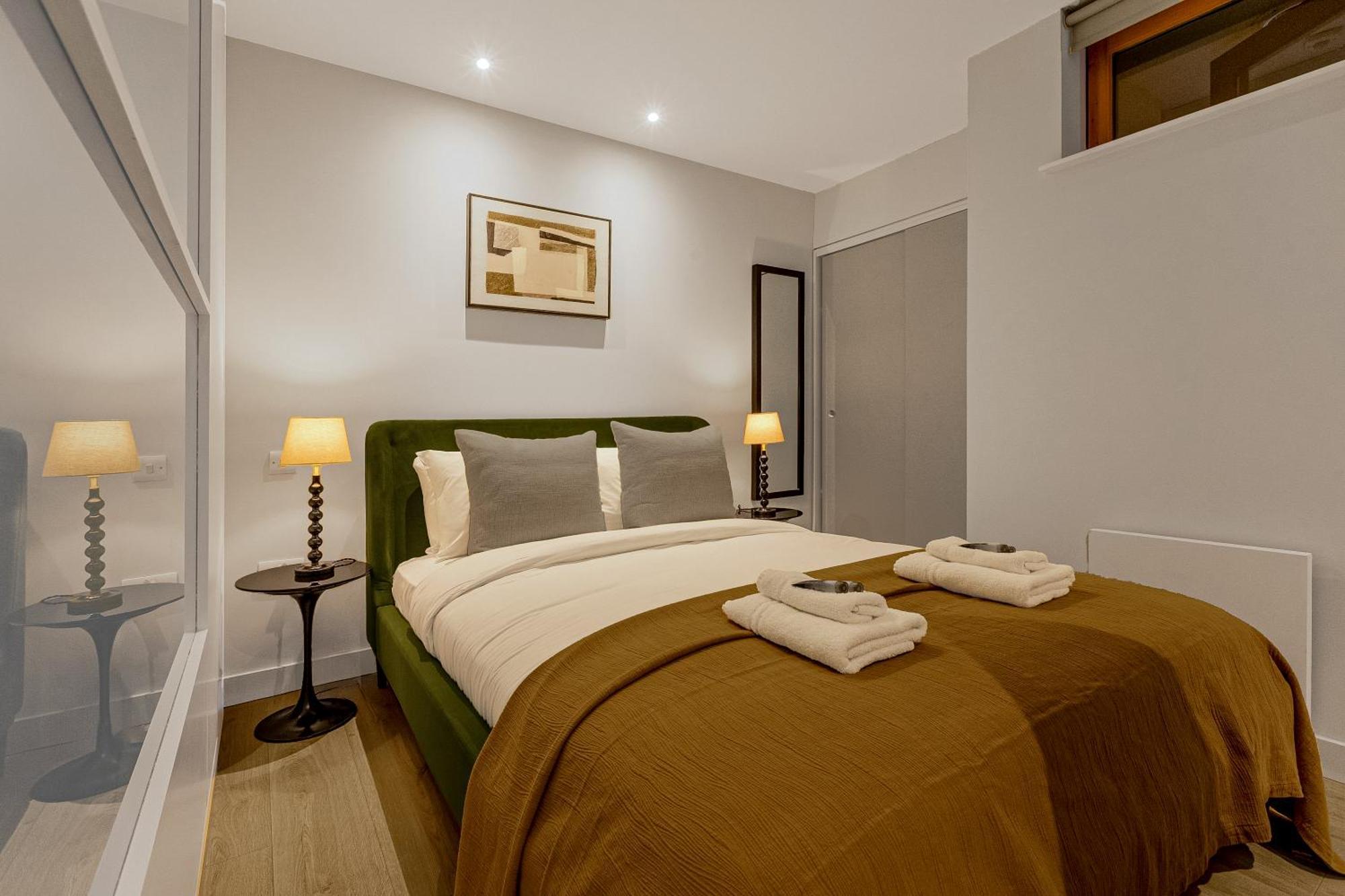Central Servised Apartments On Artillery Lane London Bagian luar foto