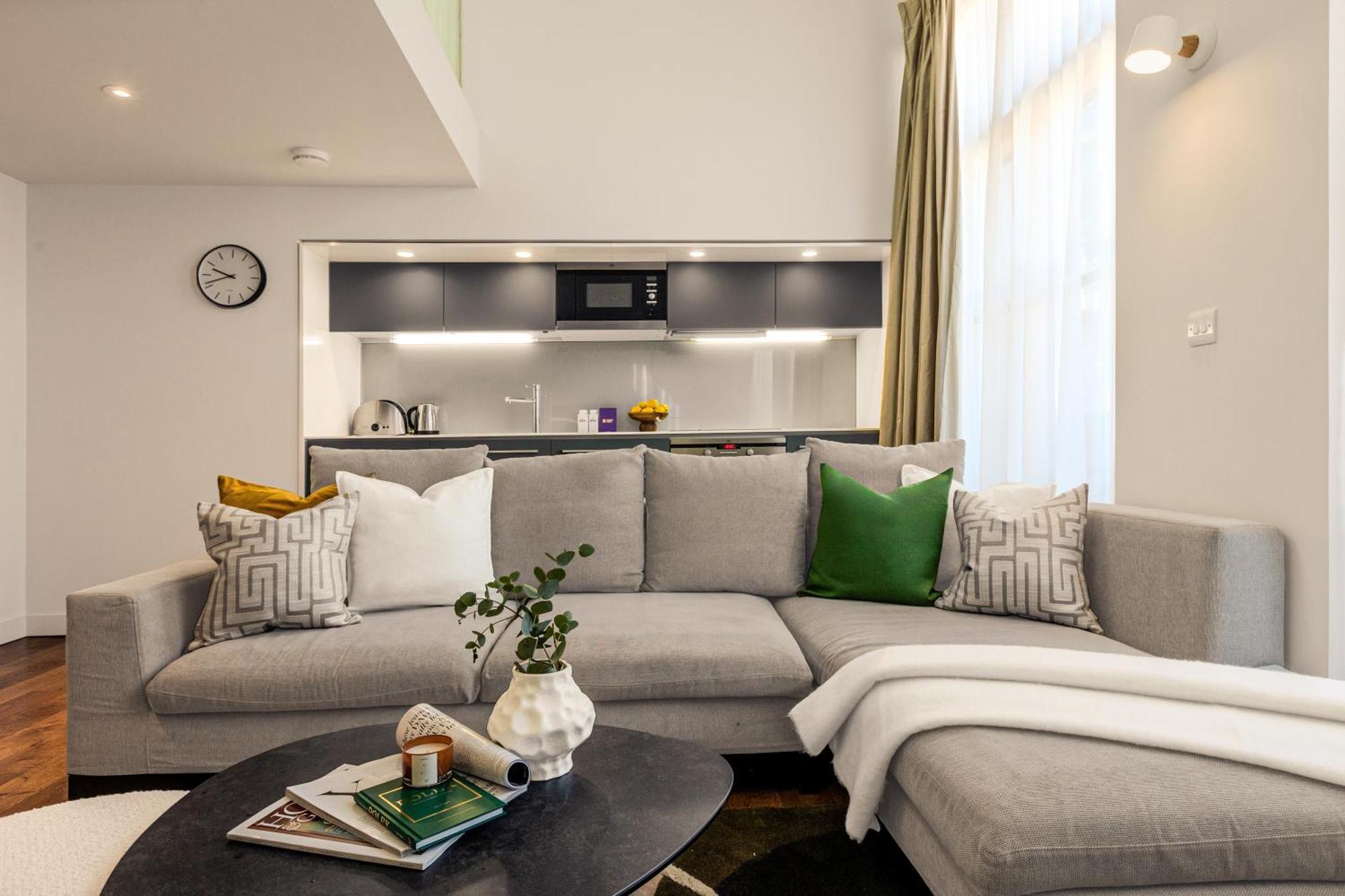Central Servised Apartments On Artillery Lane London Bagian luar foto