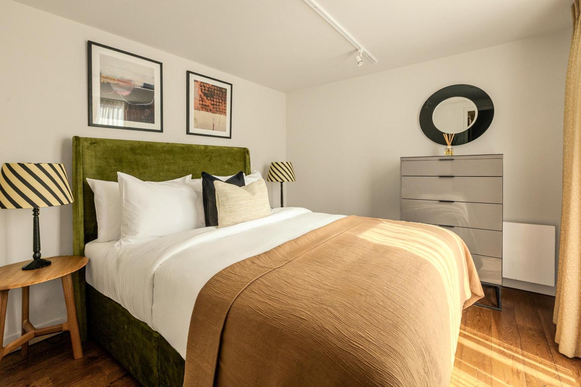 Central Servised Apartments On Artillery Lane London Bagian luar foto