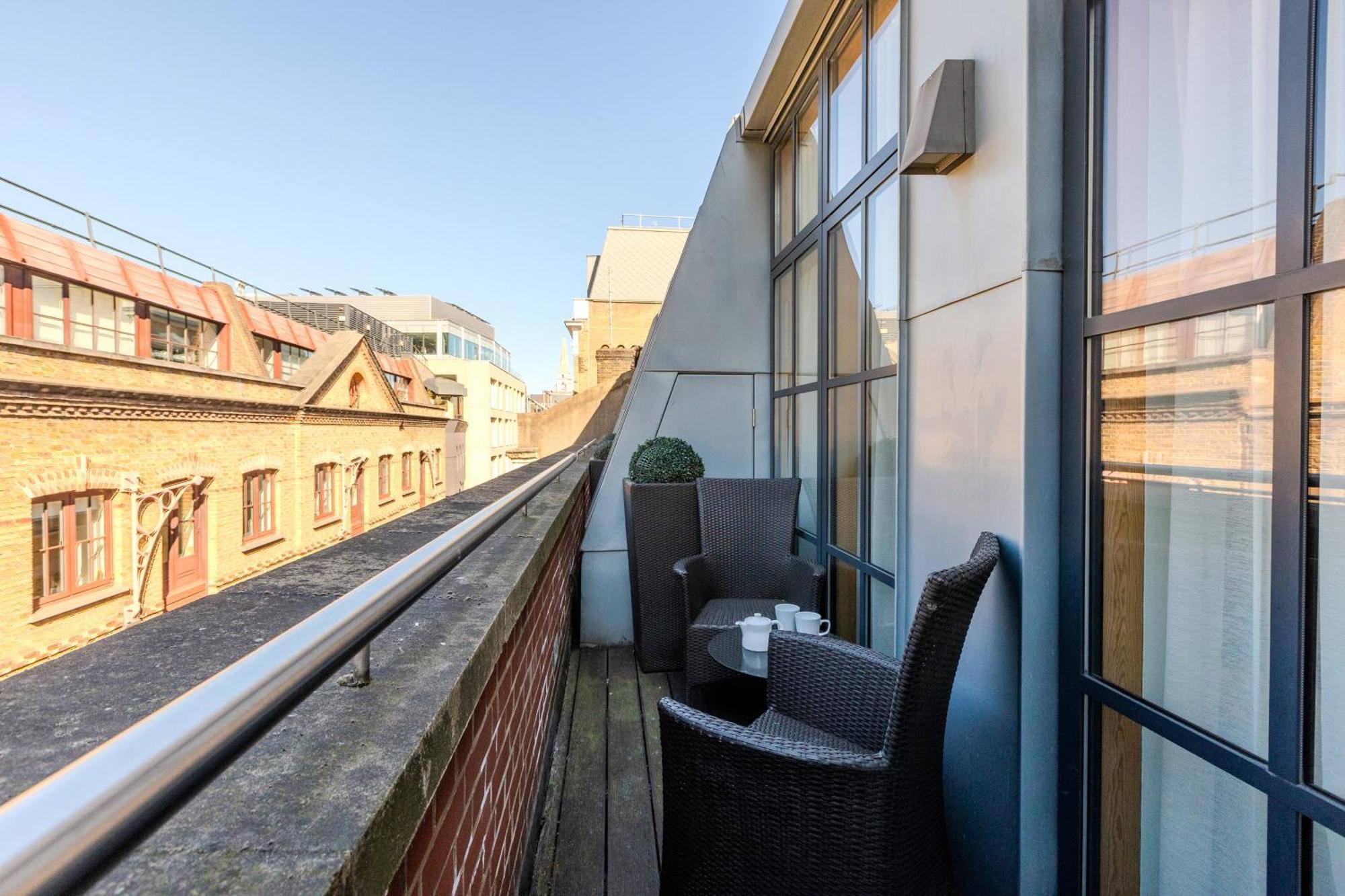 Central Servised Apartments On Artillery Lane London Bagian luar foto
