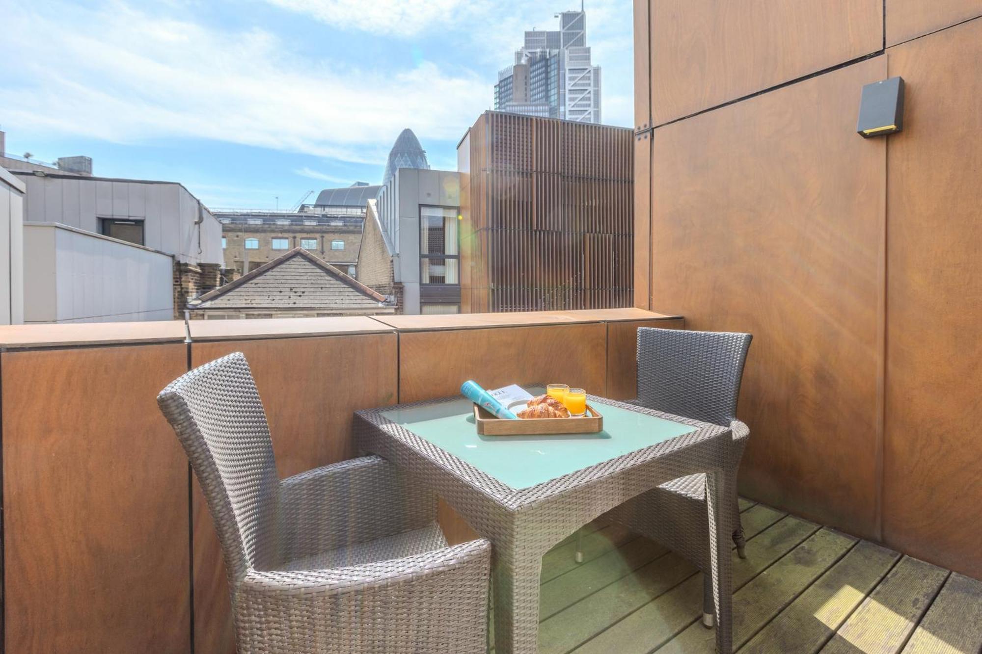 Central Servised Apartments On Artillery Lane London Bagian luar foto